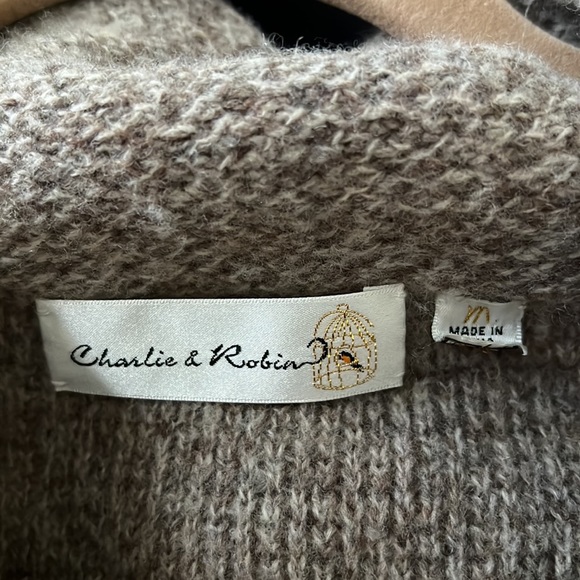 Charlie & Robin size M woman's sweater - Picture 3 of 3